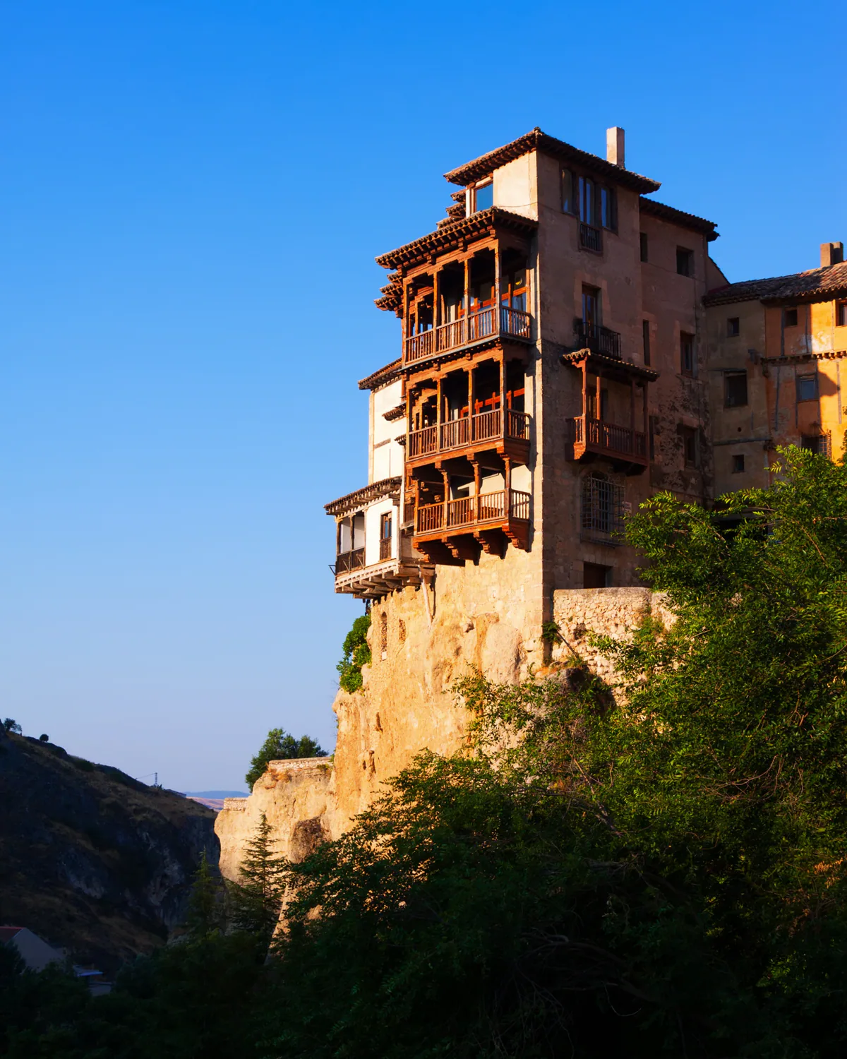 Albanian translation by Ecrivus — sector specialists and linguists