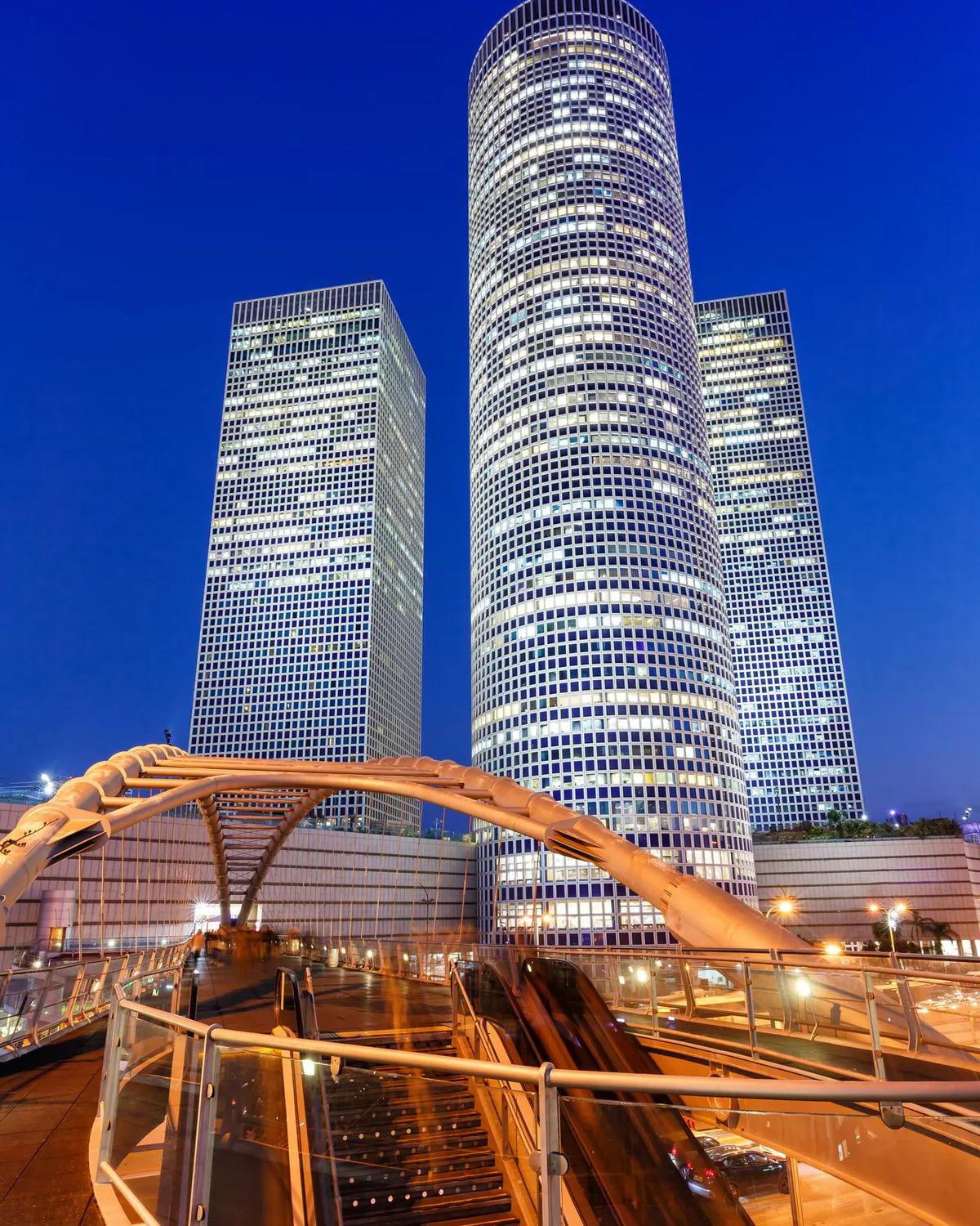Hebrew translation by Ecrivus — sector specialists and linguists